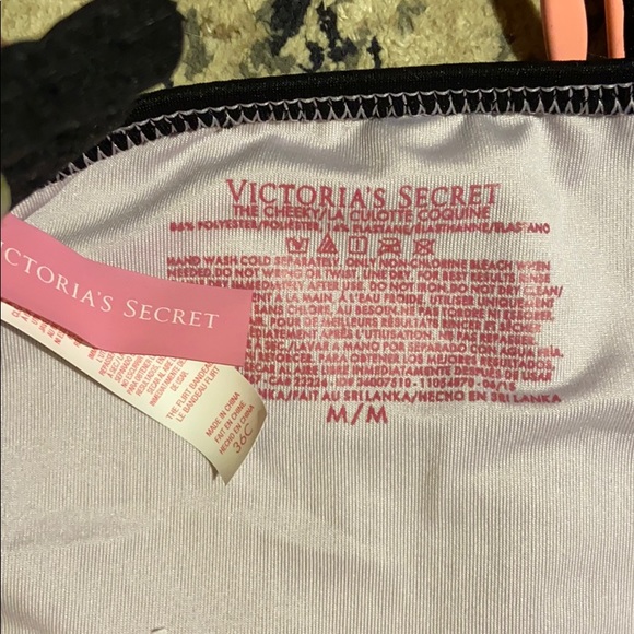 Victoria’s Secret bikini - Picture 3 of 3